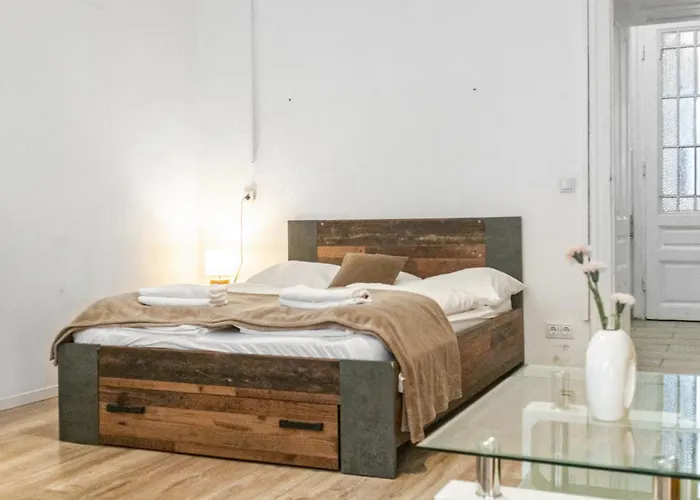 Spacious 1Br Apt, Wifi & Tv, With A Great Location