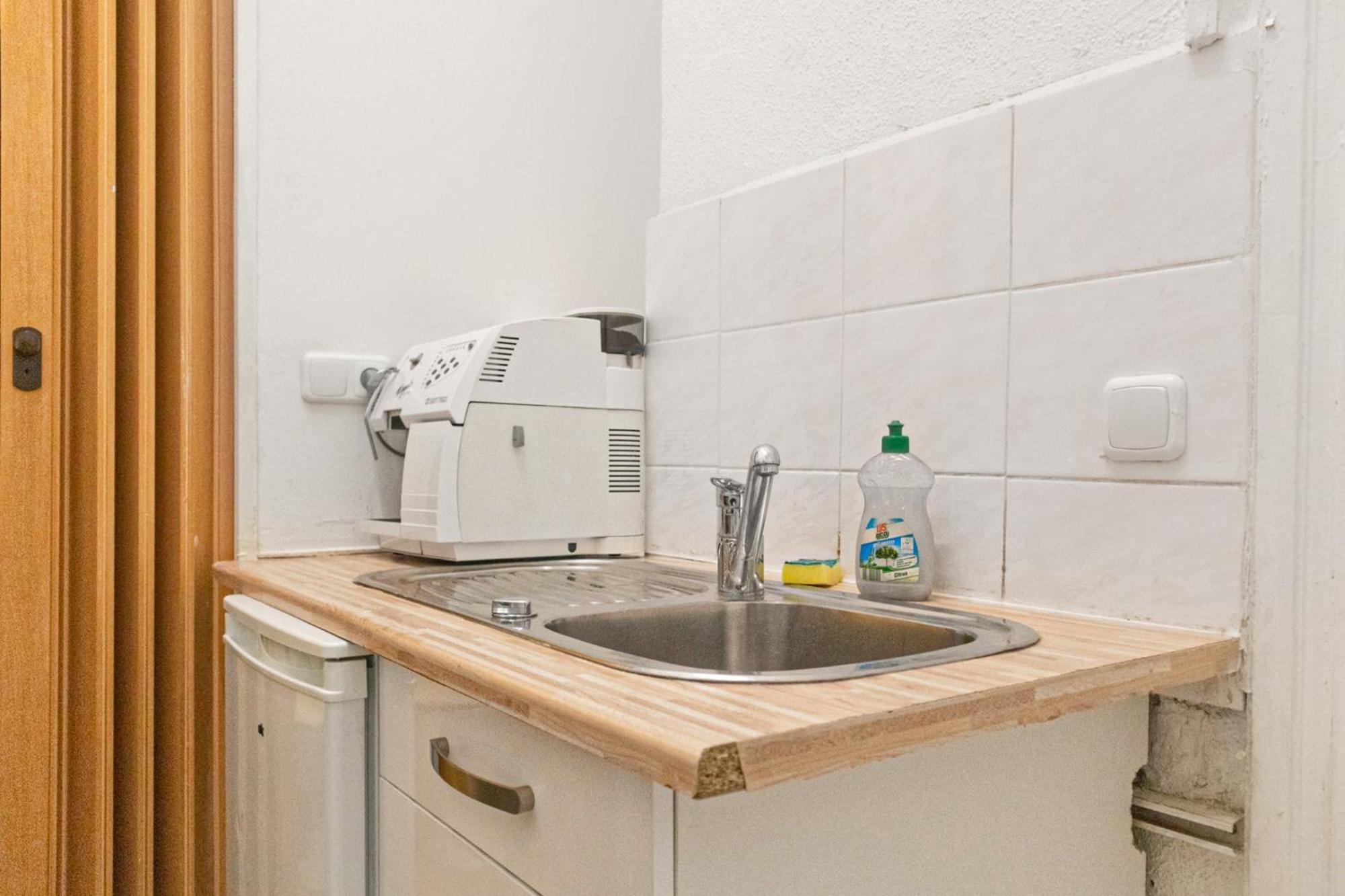 Spacious 1br Apt, Wifi & Tv, With A Great Location Apartment Wien